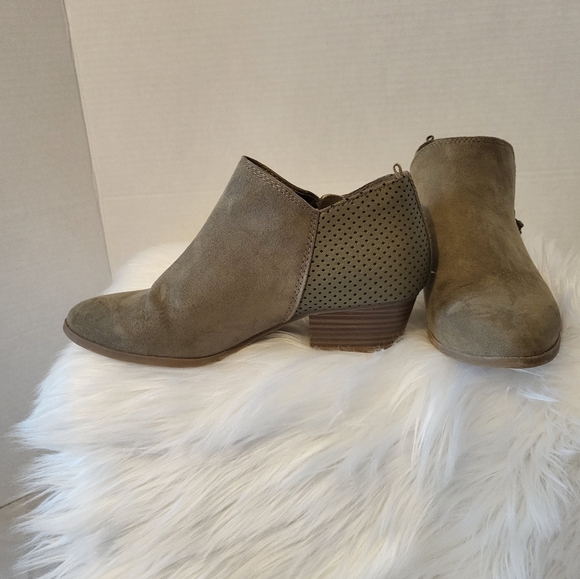 Old Navy Tan Ankle Booties, Size 7 - Picture 3 of 7